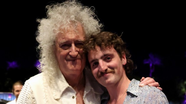 Watch Benson Boone do the ‘What’s Up’/’Beez in the Trap’ trend with Queen’s Brian May