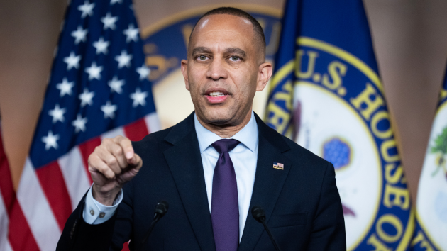 Jeffries calls Oversight Chair Comer a ‘stone cold liar’ after Epstein accusation