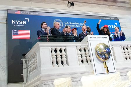 SEC chief calls for redo of executive compensation disclosure rules