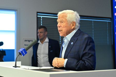 Robert Kraft, Bill Belichick among 5 Hall of Fame finalists