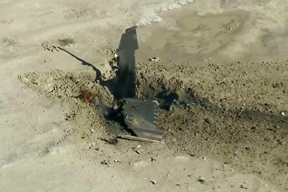 Air Force pilot safely ejects before F-16 fighter jet crashes in California desert