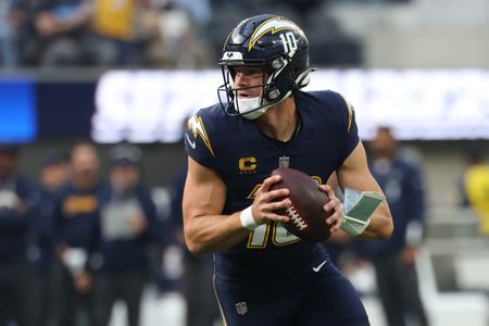 Chargers QB Justin Herbert (hand) hopes to start vs. Eagles