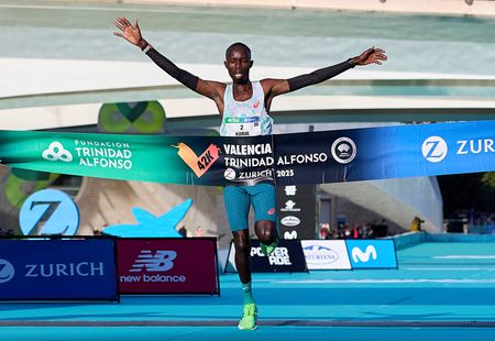 Marathon-Kenyans Korir and Jepkosgei win Valencia Marathon, triathlete Yee impresses