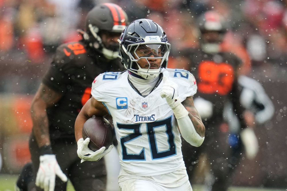 Tony Pollard runs for 161 yards and 2 TDs as Titans outlast Shedeur Sanders and Browns 31-29