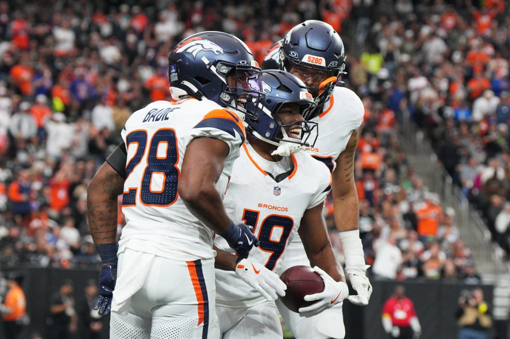 Broncos beat Raiders 24-17 to extend winning streak to 10 games as Geno Smith injured