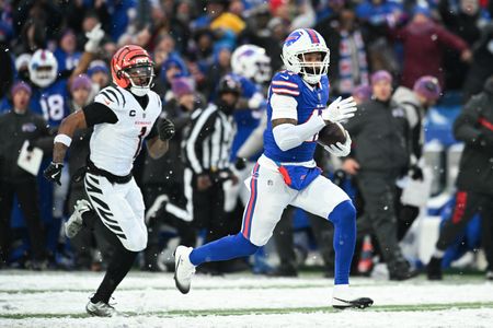 NFL roundup: Bills stay in playoff picture with comeback vs. Bengals