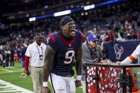 Report: Texans sign injured TE Brevin Jordan to 1-year extension