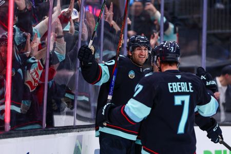 Kraken visit slumping Mammoth after snapping skid