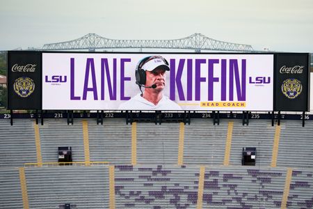 Lane Kiffin, LSU open 2026 SEC slate at Ole Miss