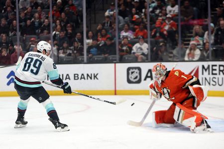 NHL roundup: Kraken stun Ducks with two goals in 3rd