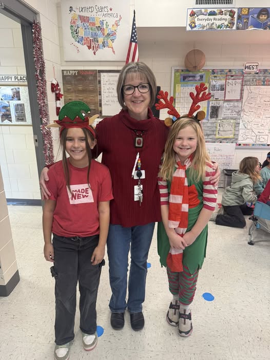 Edison family has started the Winter Break Countdown!! Today we celebrate by wearing red, green, or both! #MAC185 #ediso…