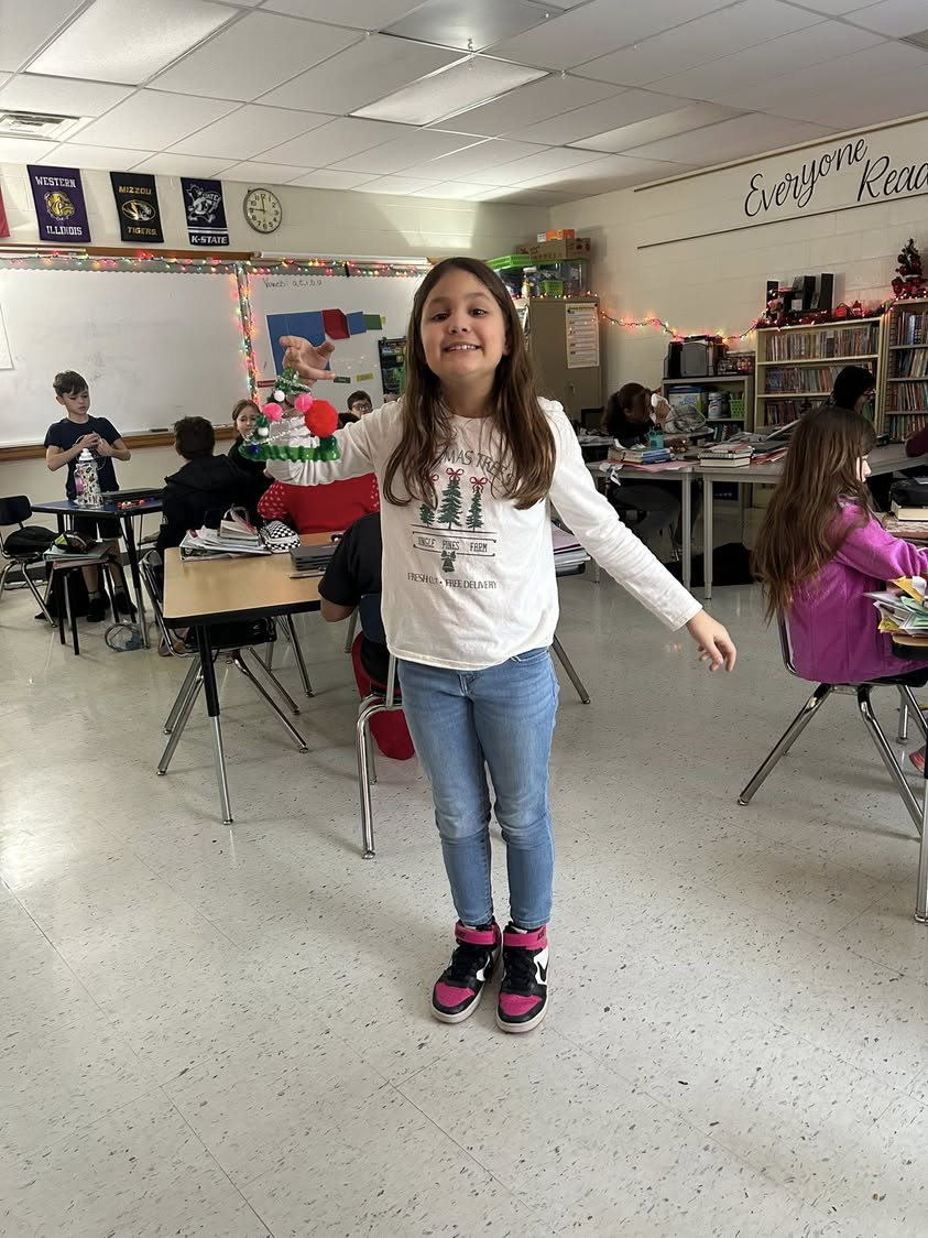 The LaMoine visited Mrs. Riggins class today to make ornaments. We had lots of fun being creative with Missy Gabby. #MAC…