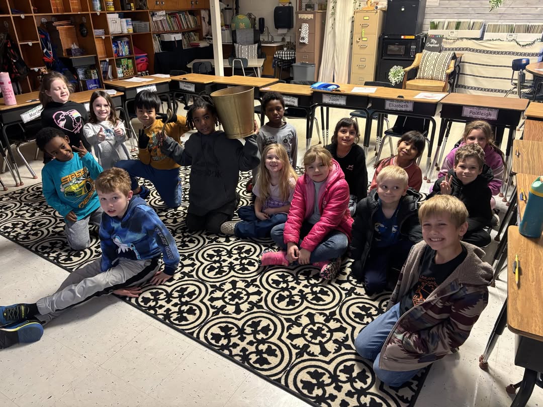 Mrs. Coupland’s class is proud to have earned the golden trash can and golden spoon this week!!! Way to SOAR!