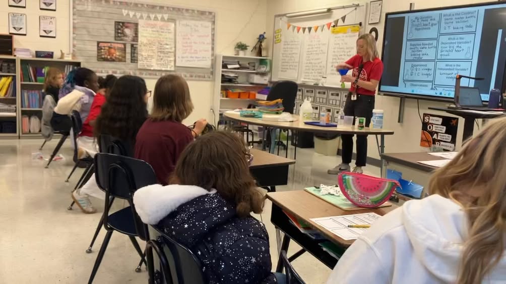 Mrs. Dunseth’s class had a fun  science experiment. The science of growing a grinch heart three sizes!!!  #4thgrade #sci…