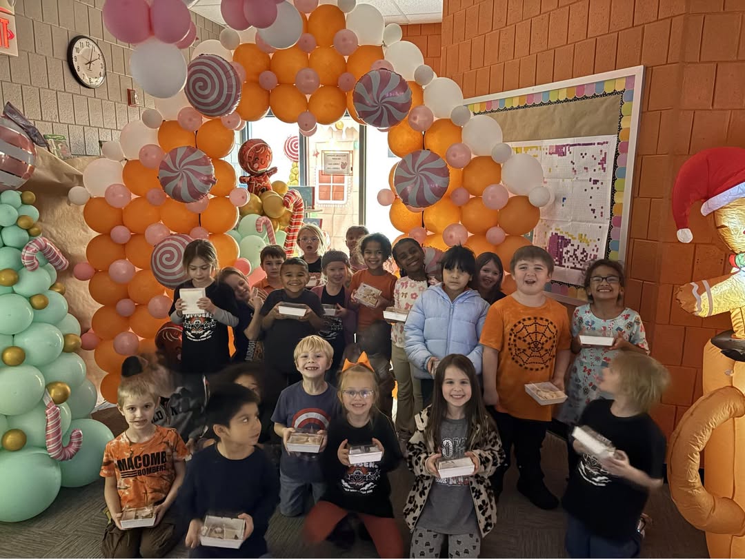 Mrs. Szechowycz’s class had a great time making gingerbread houses during the PTO Holiday Celebration. Thank you PTO!
