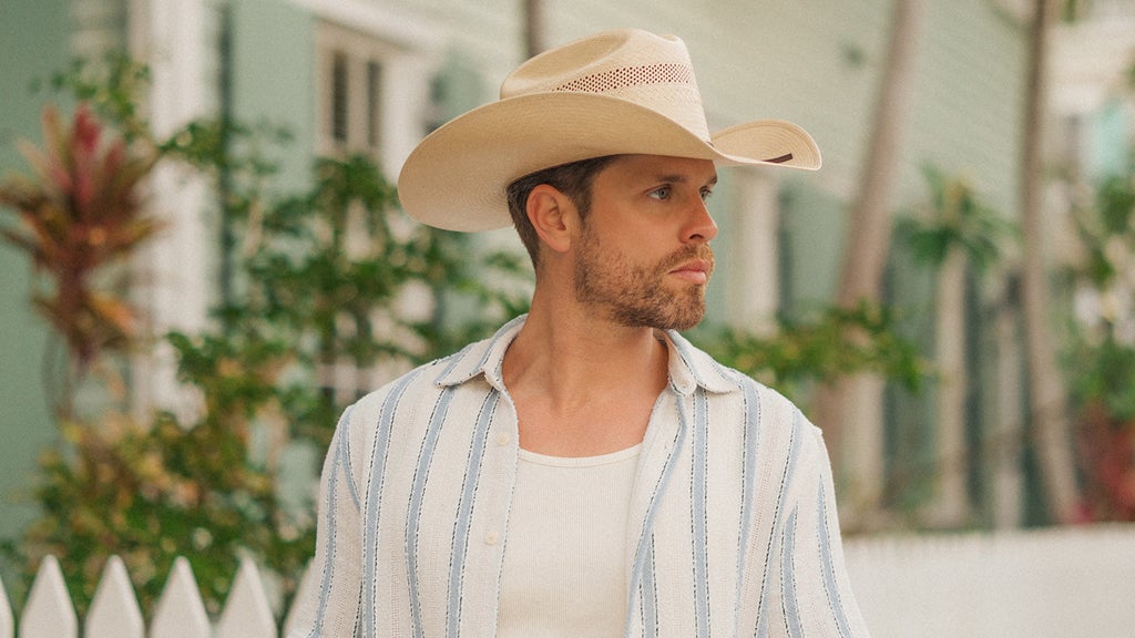 This Week’s Backstage Country Co-Host: Dustin Lynch