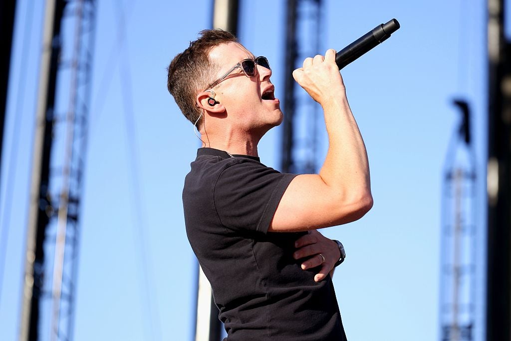 Scotty McCreery Takes the Mic: Touring Stories