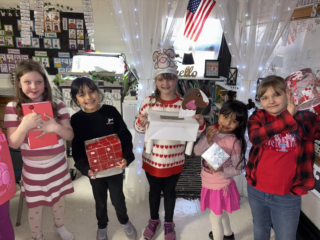 Some of Mrs. Coupland’s students worked hard at home on making their own Valentine box! They are so crafty!!! 💕