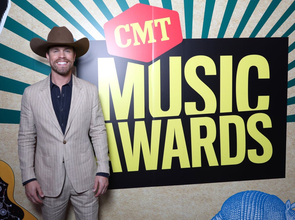 Dustin Lynch Reflects on Touring with Scotty McCreery
