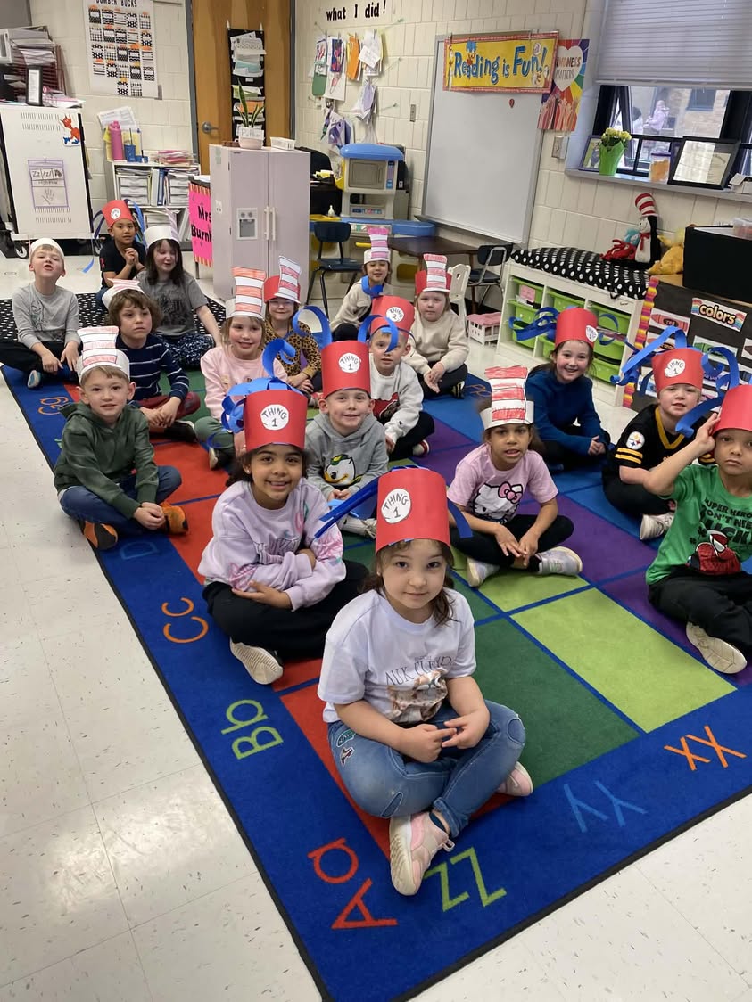 Mrs. Burnham’s kindergarten class started Read Across America Week by making their own hats.📕