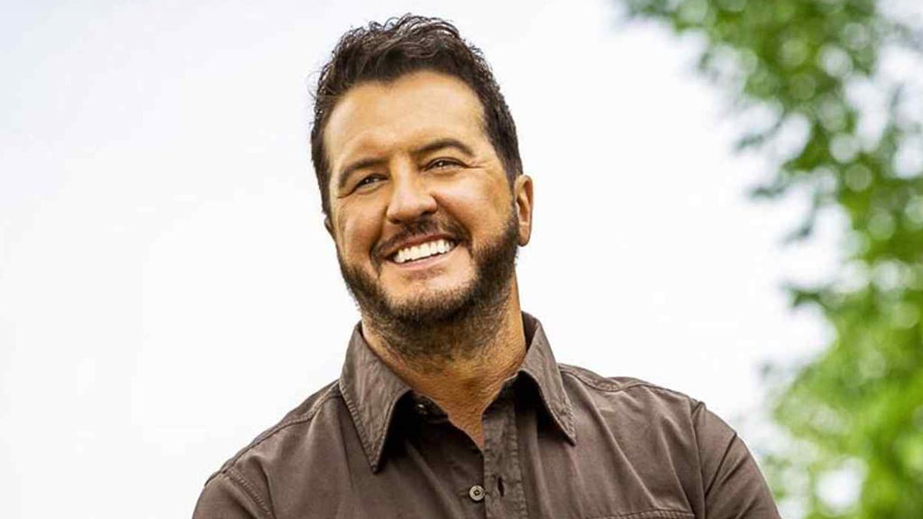 This Week’s Backstage Country Co-Host: Luke Bryan