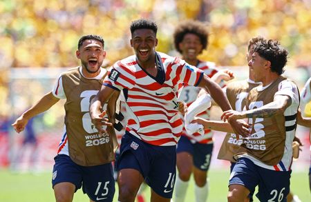 Soccer-US advance to World Cup round of 32 with dominant 2-0 win over Australia